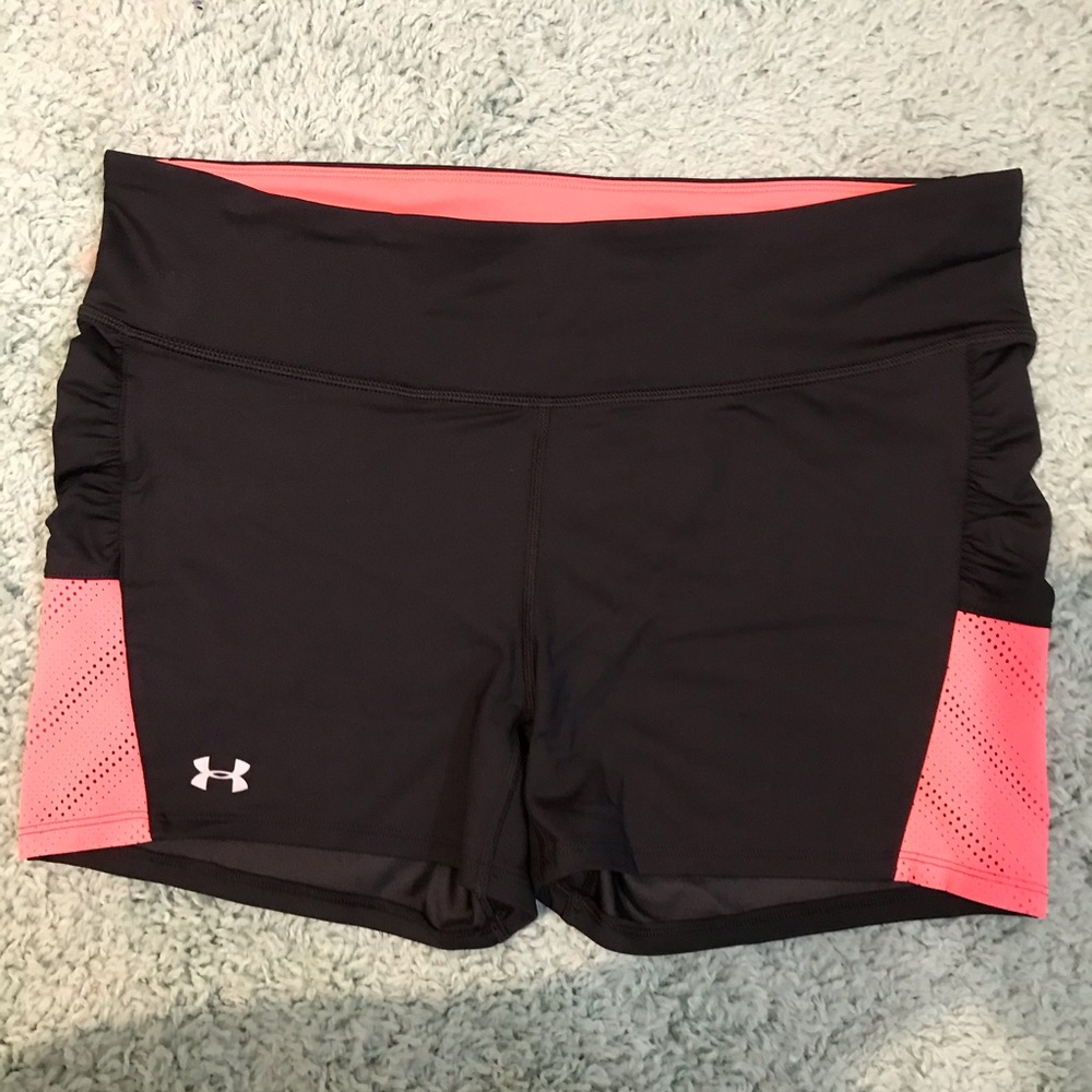 Under Armour Heat Gear Exercise Shorts black pink